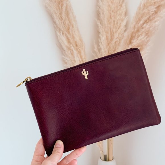Madewell Handbags - NWOT Madewell Leather Pouch Clutch Wallet - Cactus